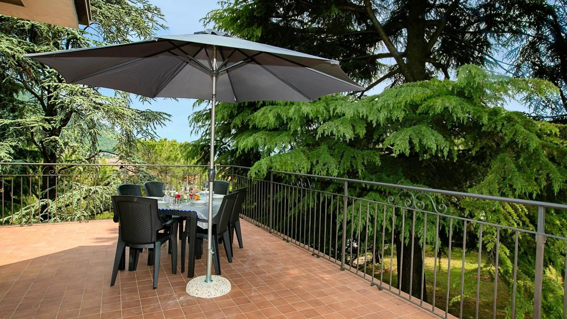 Villa Alberti Appartamento Emma - Happy Rentals Salo Italy